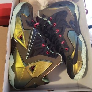 Lebron XI (11) Kings Pride